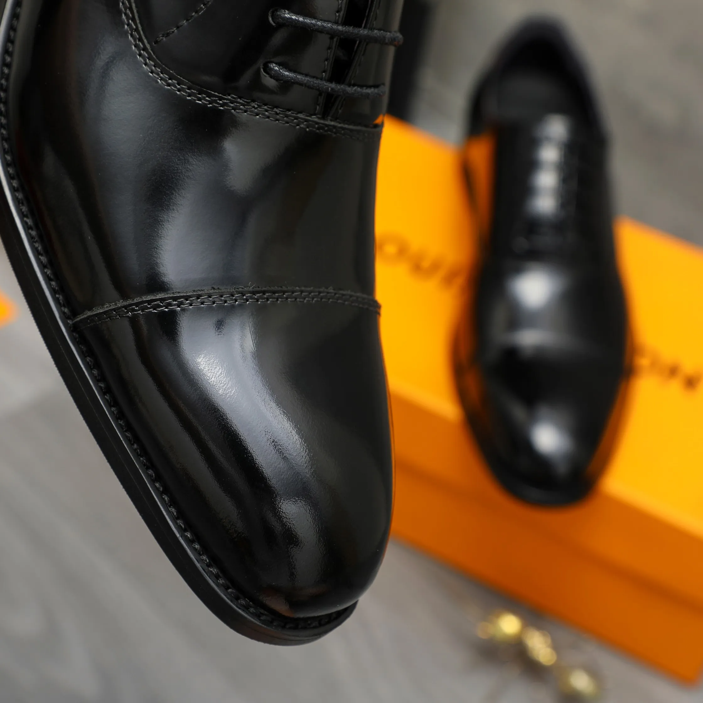 Men's shoes 💰560 Product trademark: LV "Louis Vuitton" business formal lace-up leather shoes Regular size: 37-46 Product materials: Selected high-quality pearlescent cowhide upper, pigskin lining, rubber outsole